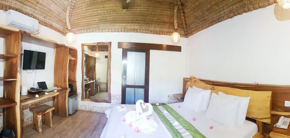 Samba Beachfront View Resort 4*
